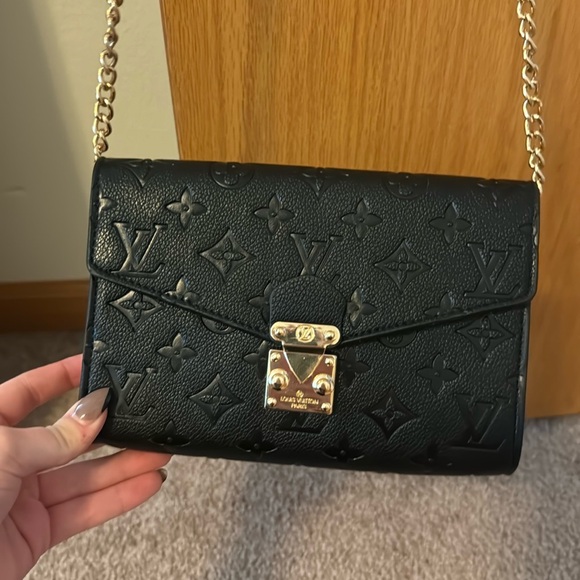 [ LV Purse ] - Picture 1 of 3